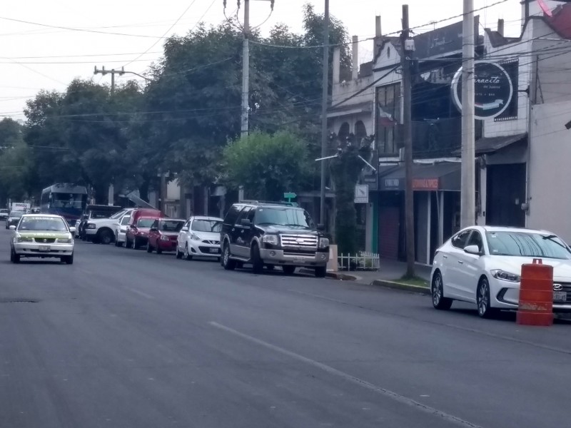 Bares, incómodos en colonia Universidad, Toluca