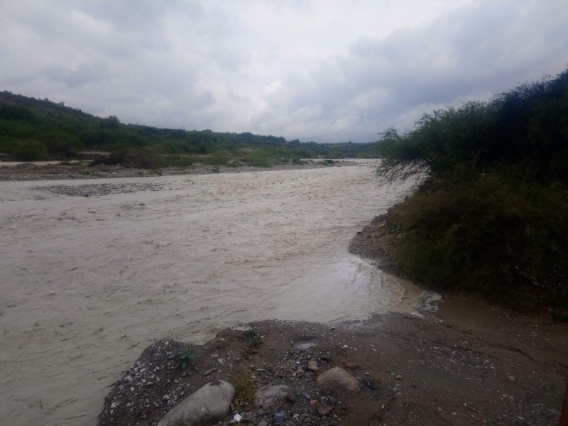 Barranca de Chilac y San José  Miahuatlán bloquea carretera