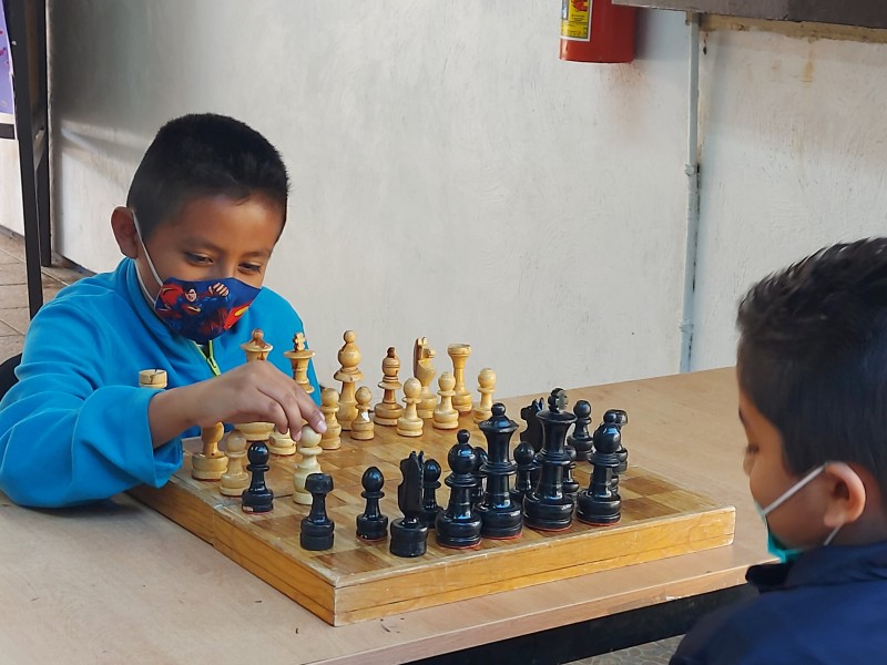 Barre escuela de su hijo para pagar el Tiempo Completo