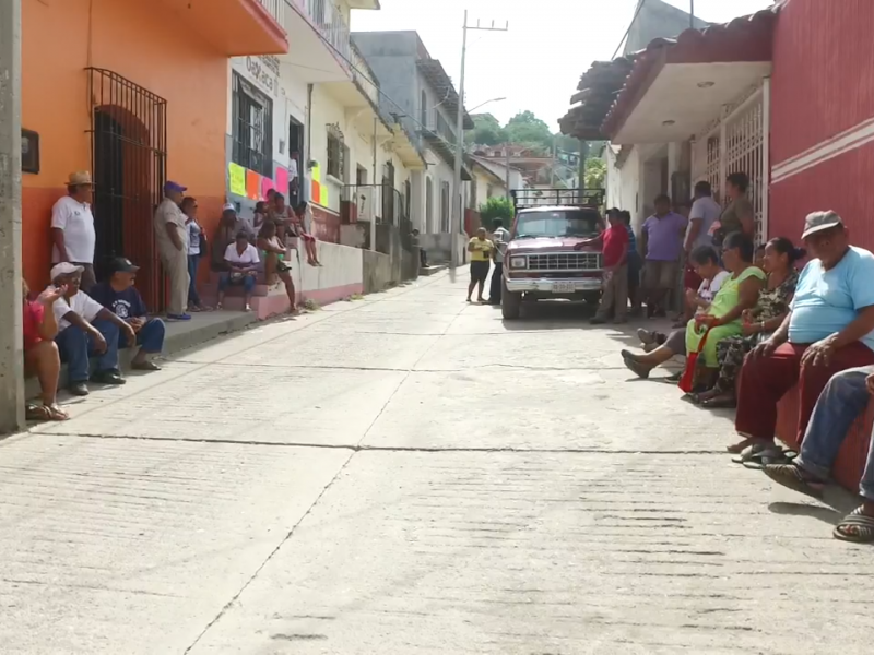 Barrios tehuanos exigen abastecimiento de agua potable