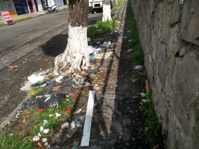 Basura en 27 pte. Santa Cruz Los Ángeles