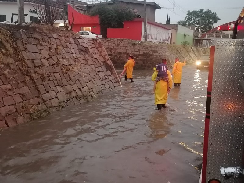 Basura en alcantarilas sigue generando inundaciones