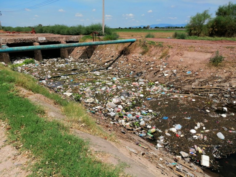 Basura en los canales, un foco de infección