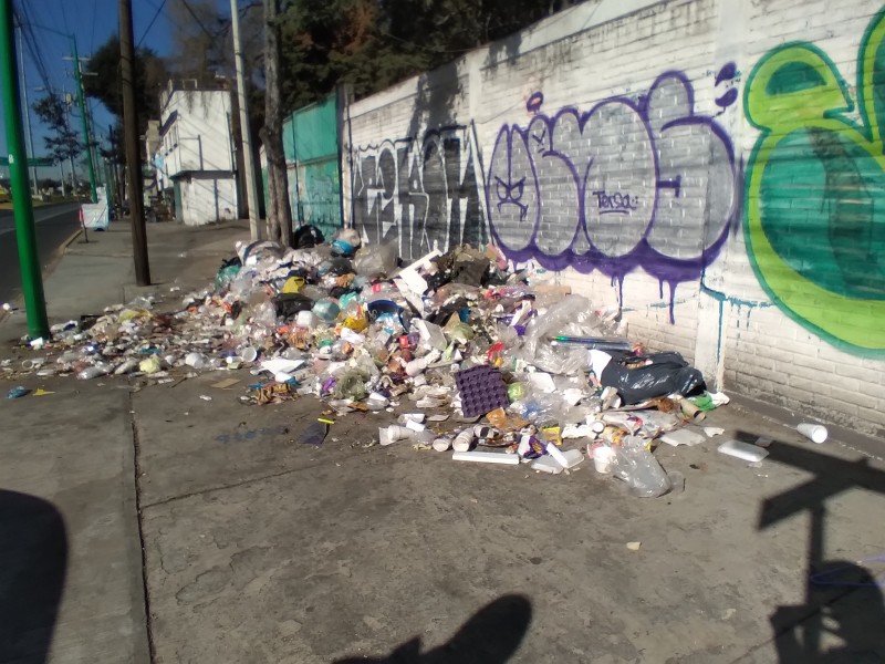 Basura y más basura en calles de Toluca