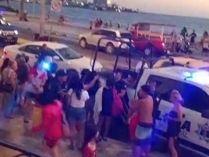 Batalla campal en hotel de Mazatlán termina con detenidos