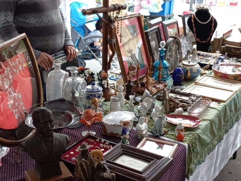 Bazar de antigüedades reúne a coleccionistas