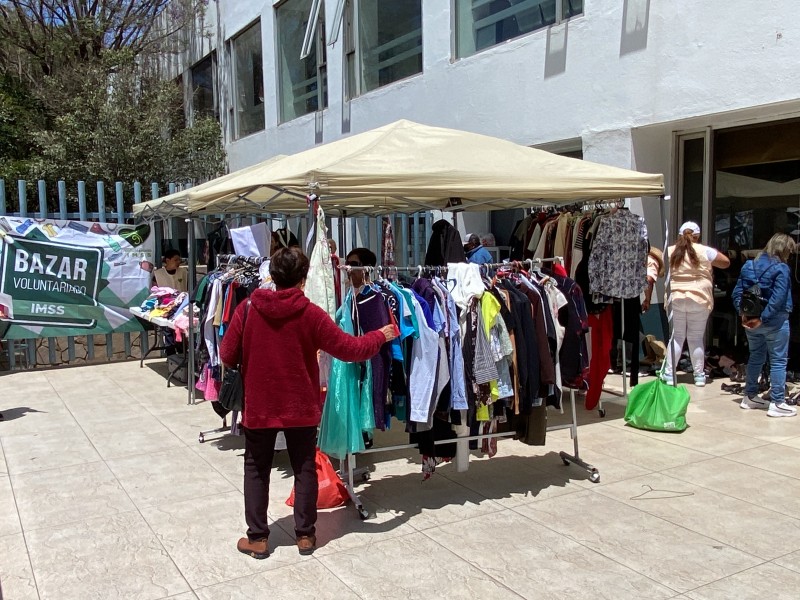 Bazar para apoyar a pacientes y familiares en el IMSS