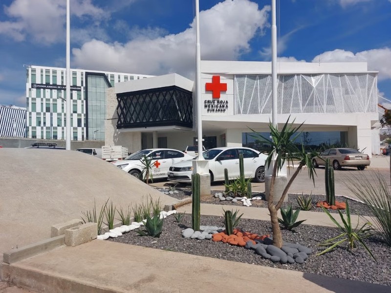 Bebé es abandonado en estacionamiento de Cruz Roja