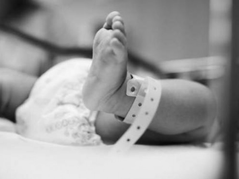 Bebé hospitalizado se debate entre la vida y la muerte