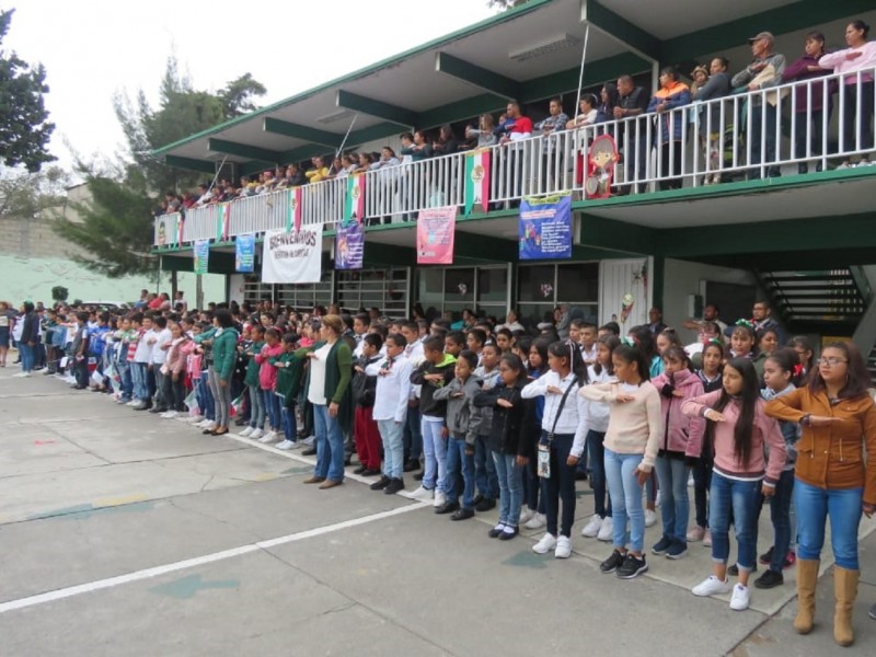 Beneficia entrega a cerca de 5 mil estudiantes