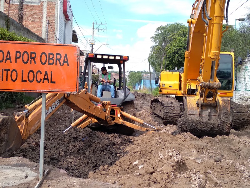 Beneficia pavimentación en calles de León II