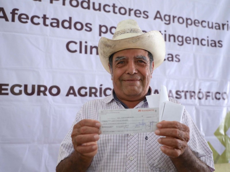 Beneficia Sedarpa a familias con seguro agrícola