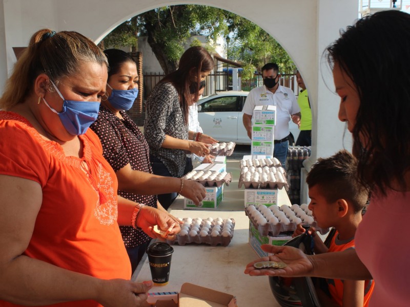 Benefician a 300 familias con alimentos