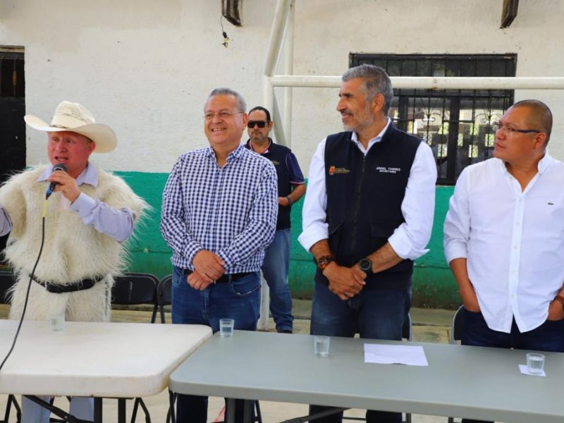 Benefician con electrificación a la comunidad del Escalón