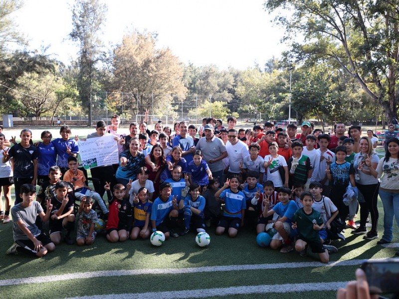 Benjamín Galindo acerca el futbol a infantes y jóvenes zapopanos