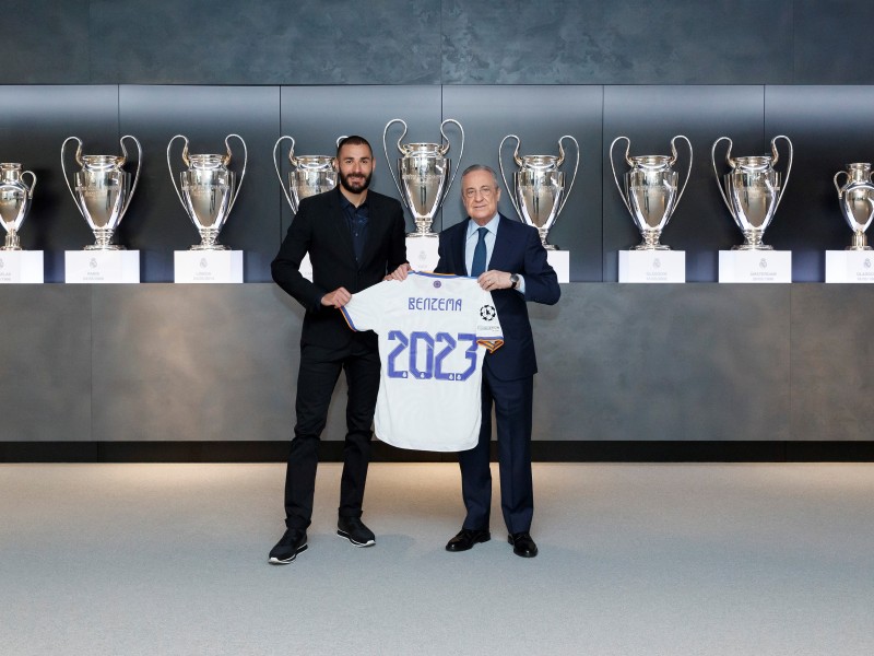 Benzema renueva con el Real Madrid hasta 2023