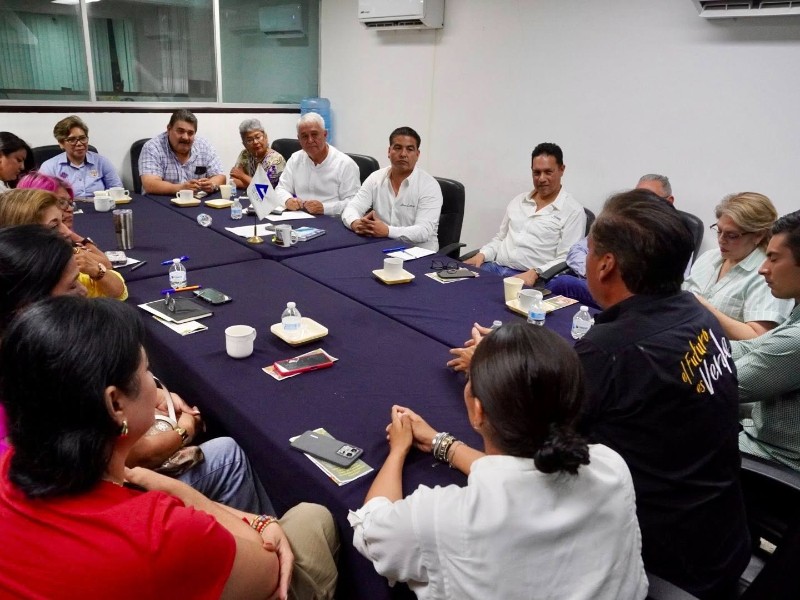 Beto Silva presenta paquete de propuestas a CANACO