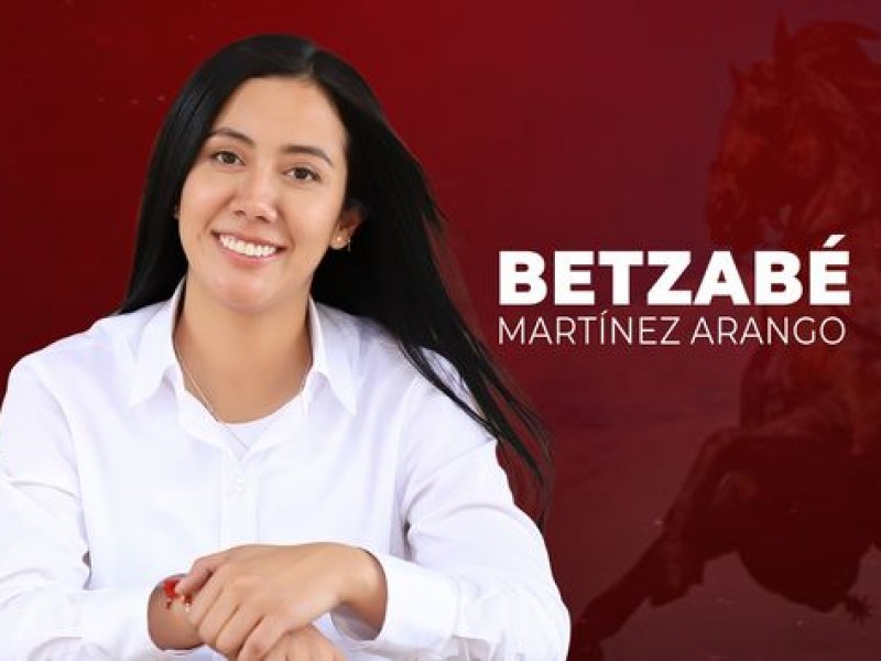 Betzabé Martínez se registra ante el IEPC por Gómez Palacio