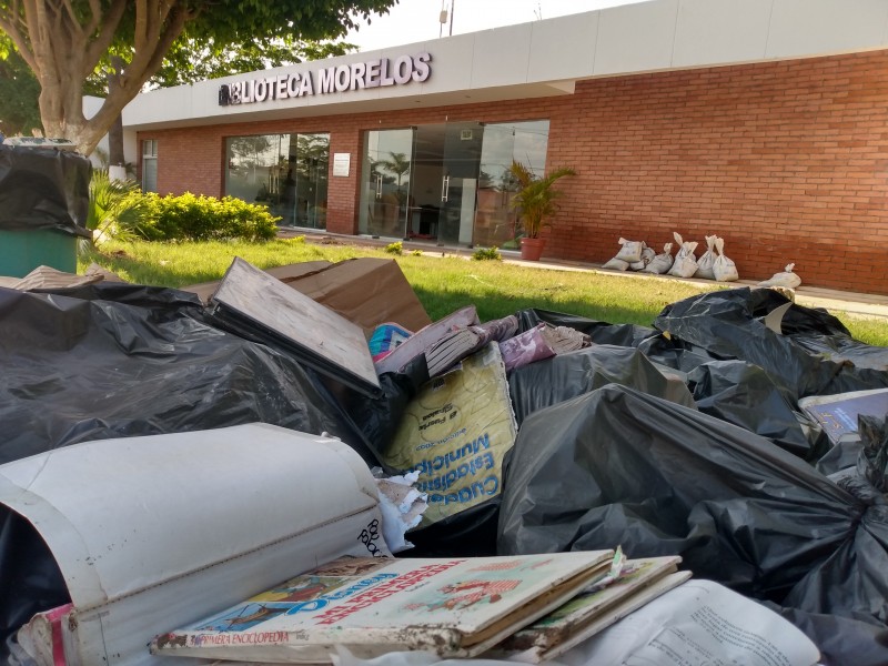 Biblioteca Morelos con cuantiosos daños por inundación