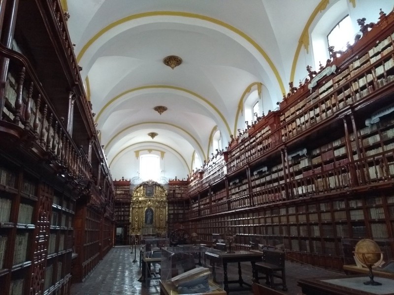 Biblioteca Palafoxiana cumplió 372 años de historia