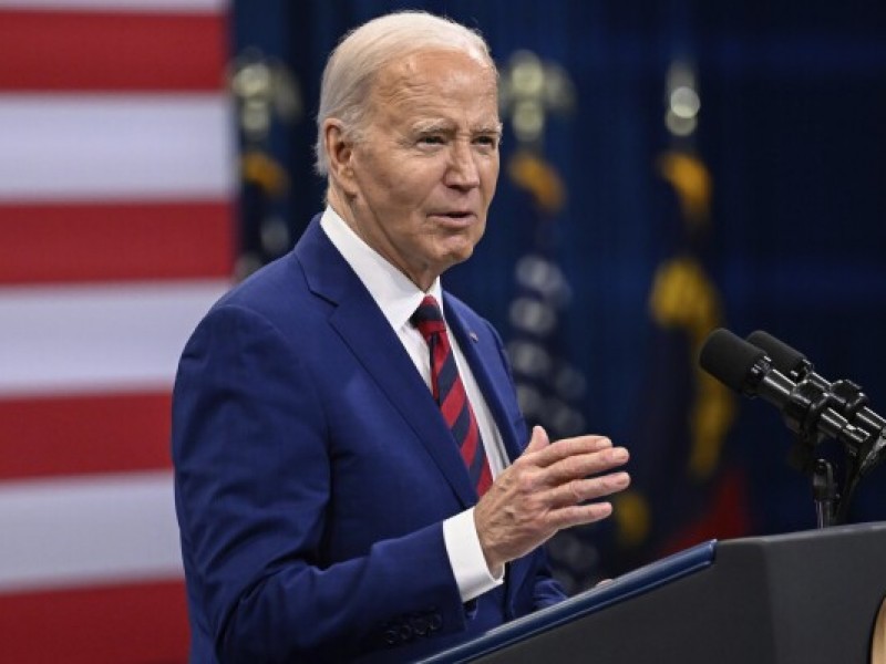 Biden celebra Pascua y Día Transgénero; los republicanos protestan