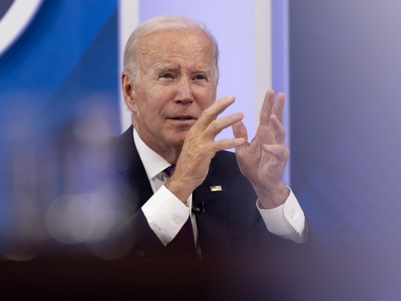 Biden hablaría con Putin solo para acabar la guerra