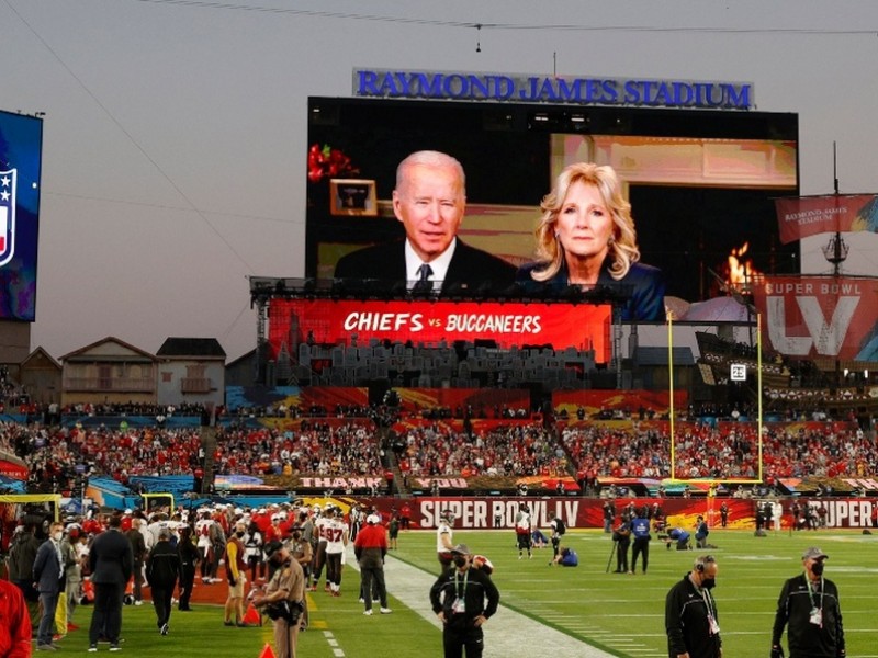 Biden pide momento de silencio por víctimas de Covid-19