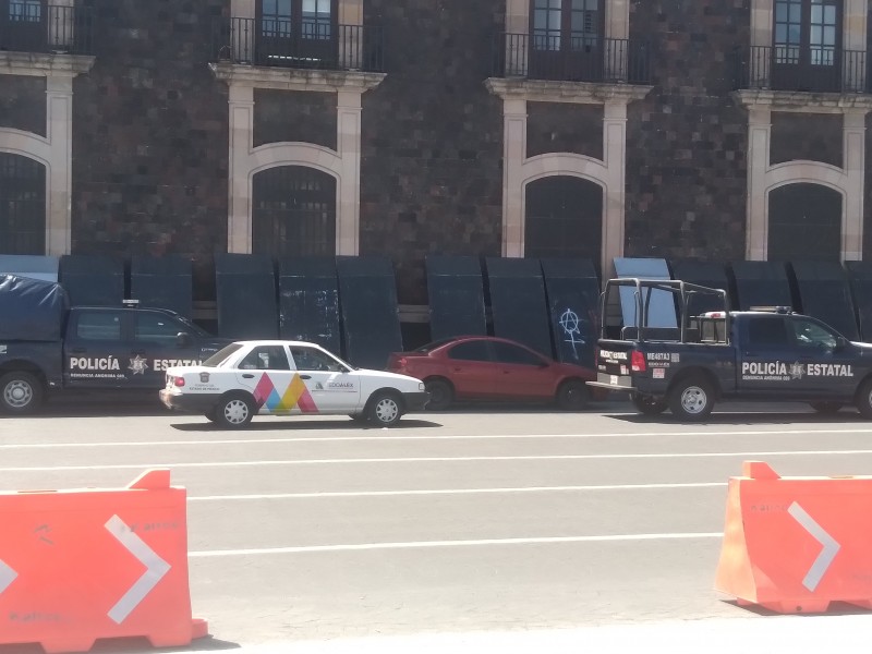 Blindan centro de Toluca ante marchas feministas