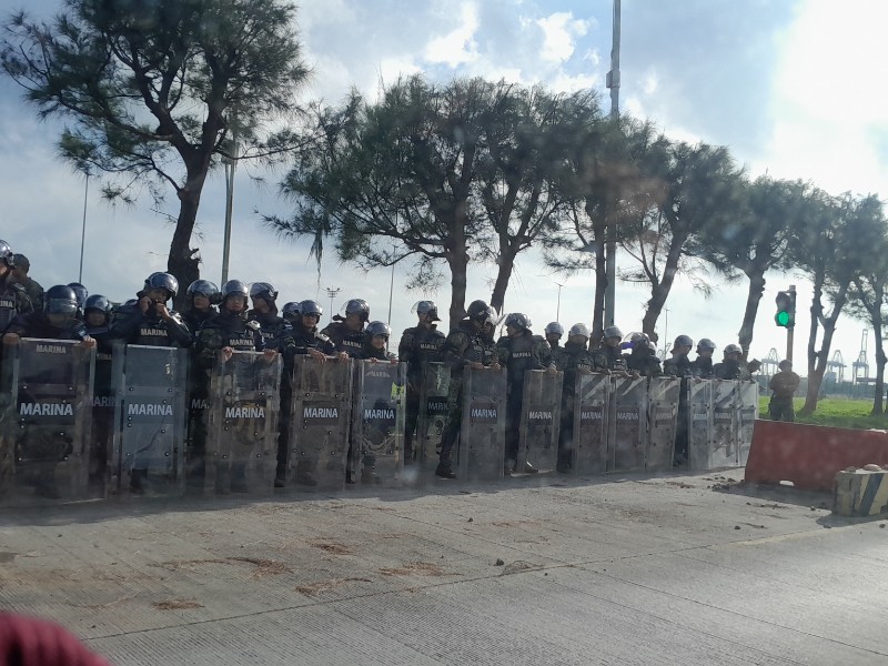 Blindan recinto portuario ante amenazas de bloqueo de transportistas