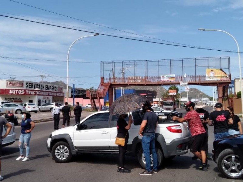 Bloquea calles comunidad fitness exigiendo re apertura de gimnasio