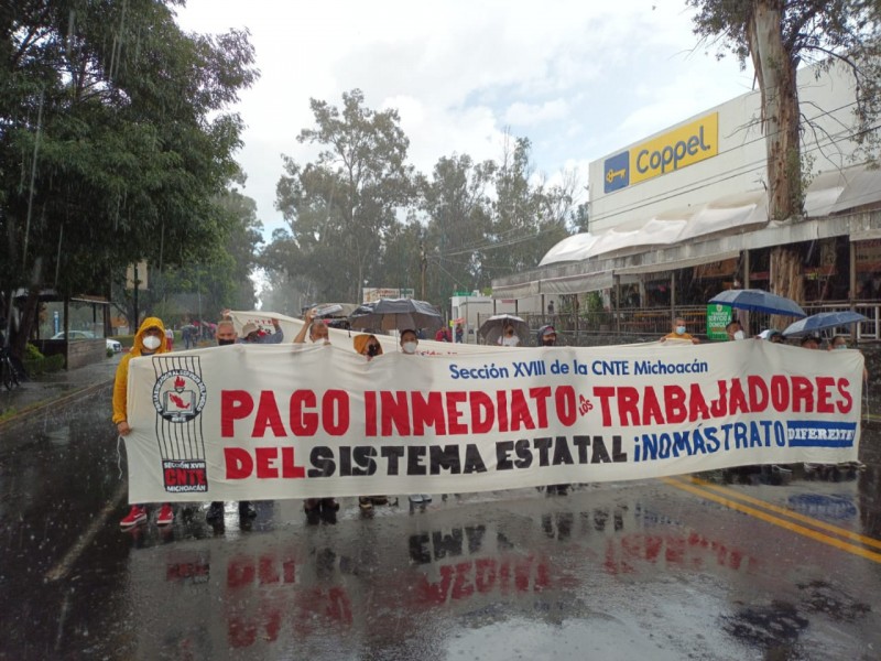 Bloquea CNTE cruce de avenidas Camelinas y Ventura Puente