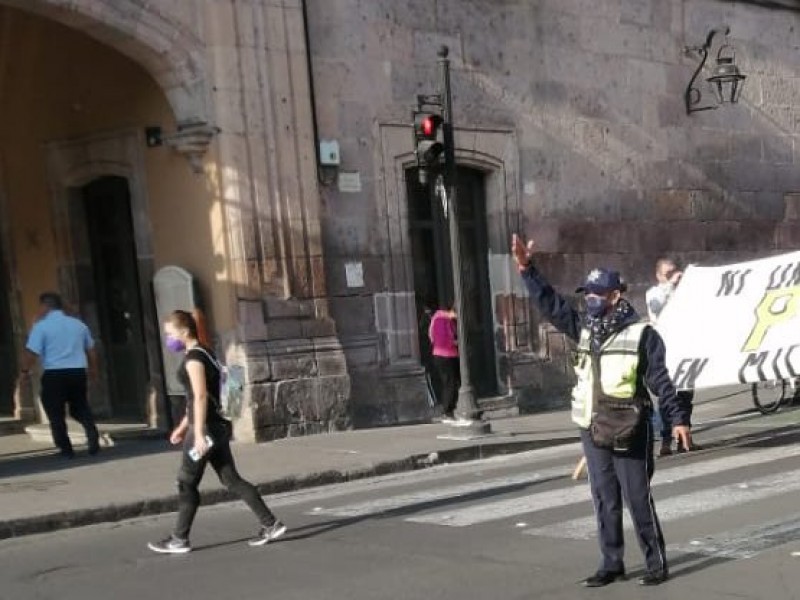 Bloquea nuevamente SUEUM avenida Madero en demanda de pagos