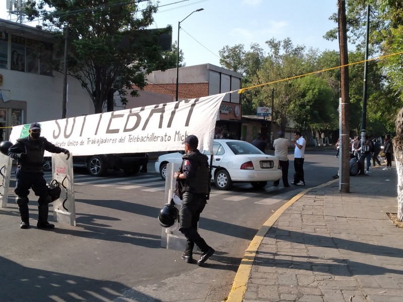 Bloquea Suttebam avenida Ventura Puente en demanda de pagos
