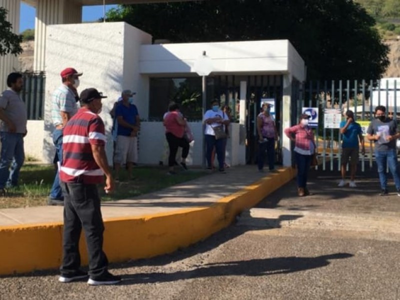 Bloquean acceso a  termoeléctrica en Topolobampo