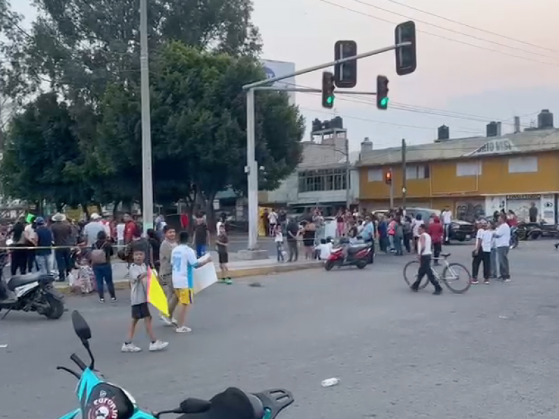 Bloquean avenida central por médico desaparecido