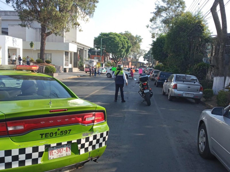 Bloquean avenida de Xalapa por falta de agua