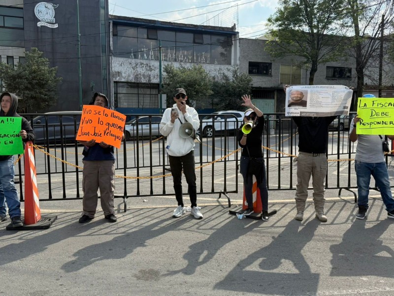 Bloquean avenida Morelos por desaparición de Juan José