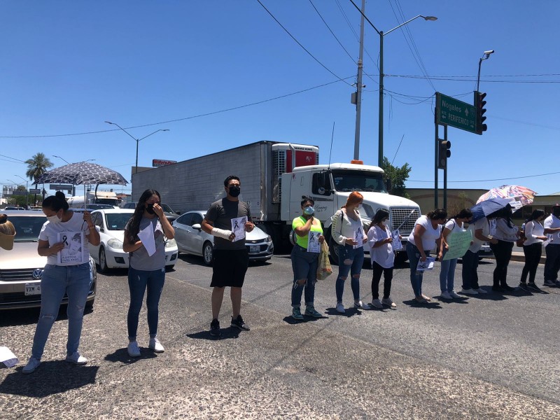 Bloquean bulevar Kino y exigen justicia para Ángel