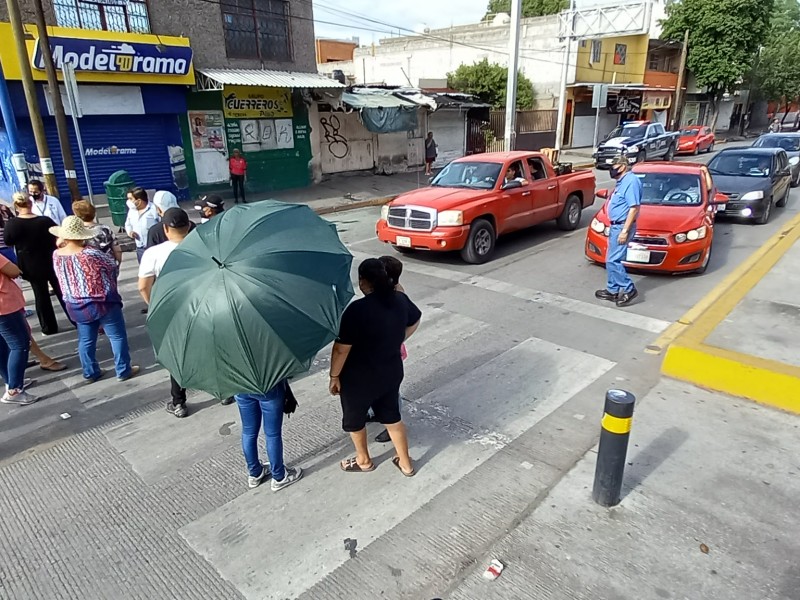 Bloquean bulevar por promesas incumplidas del Simas Torreón