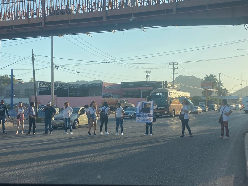 Bloquean Calzada por Alejandro, enfermero desaparecido