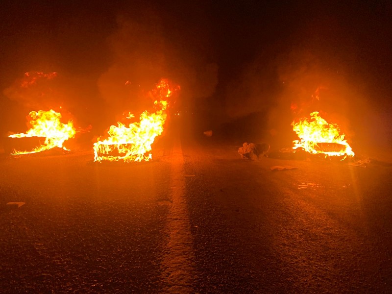 Bloquean carretera a Bernal en Colón por protesta