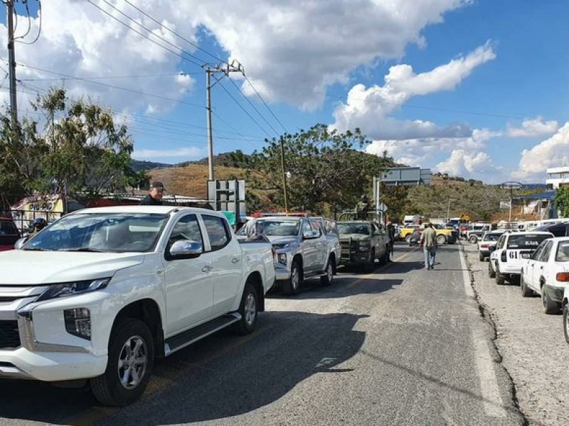 Bloquean carretera en Teloloapan; exigen salida de Policía Ministerial