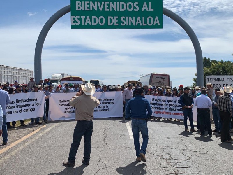 Bloquean carretera entre Sonora y Sinaloa