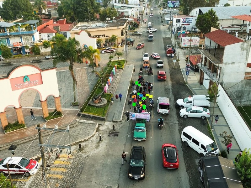 Bloquean carretera Fortín–Huatusco por homicidio de joven en Coscomatepec