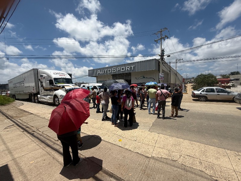 Por desaparición de menores bloquean carretera; uno fue localizado