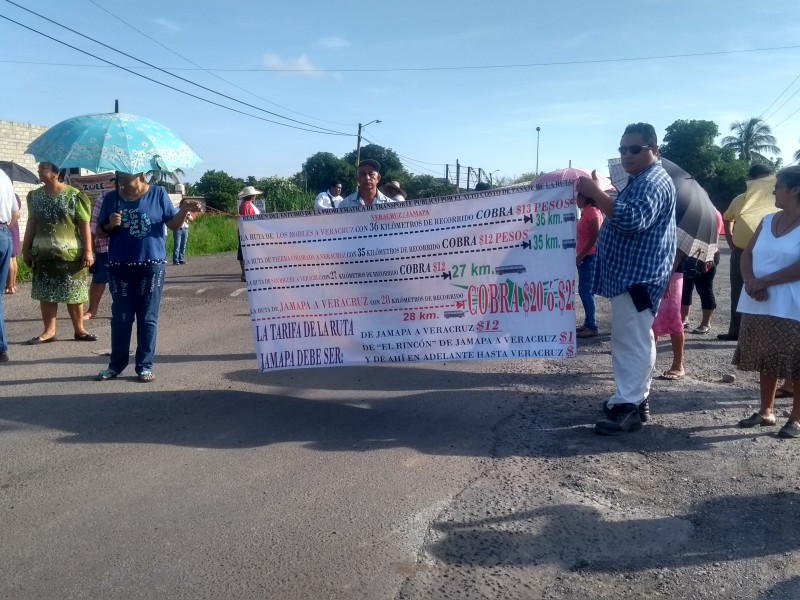 Bloquean carretera Medellín-Jamapa