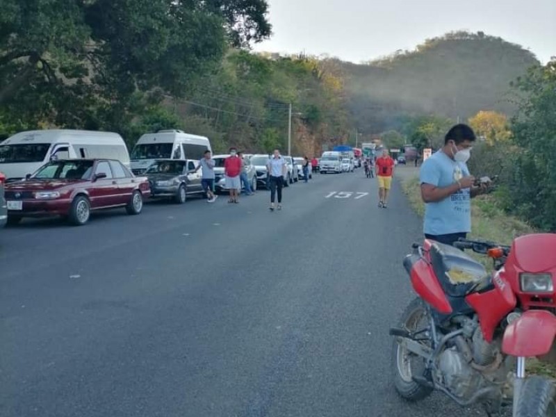 Bloquean carretera Oaxaca-Istmo