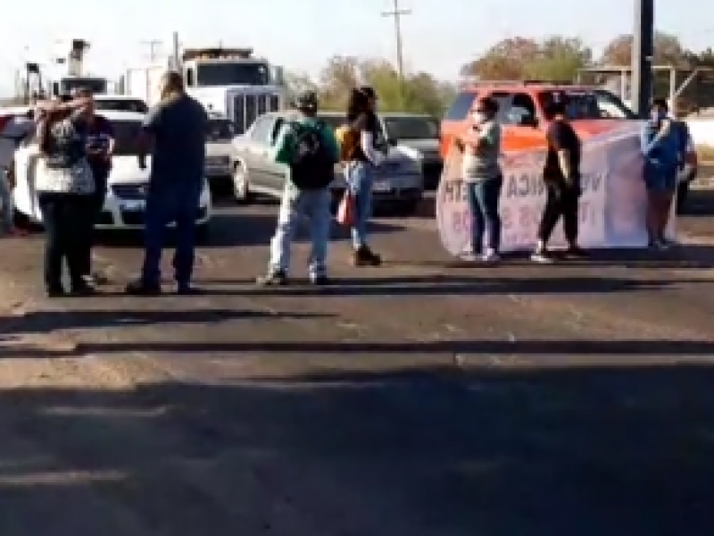 Bloquean carretera pidiendo justicia para Verónica