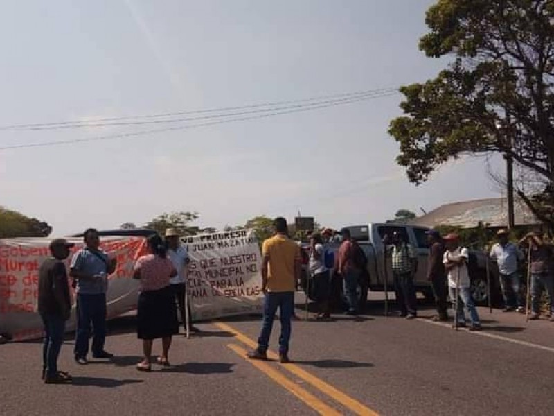 Bloquean carretera transístmica Matías Romero-Palomares