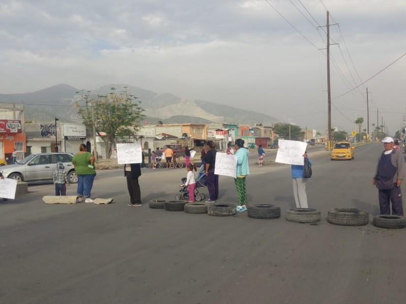 Bloquean bulevar Laguna Sur